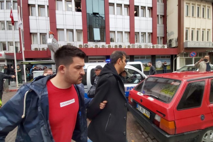 Koruma kararı aldıran eşini, iş yerinde &ouml;ld&uuml;rd&uuml;