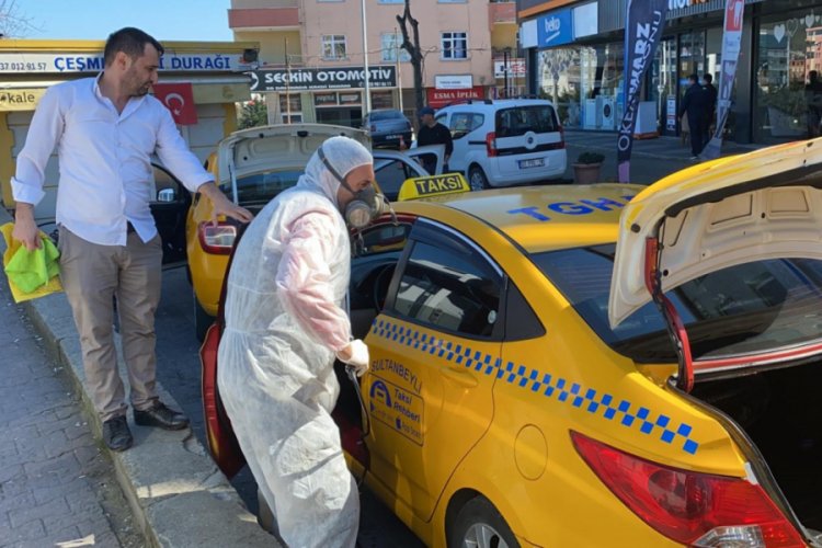Taksilerde korona vir&uuml;se karşı dezenfekte &ccedil;alışması