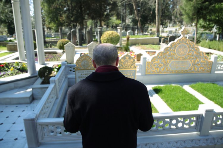 Cumhurbaşkanı Erdoğan, aile kabristanını ziyaret etti