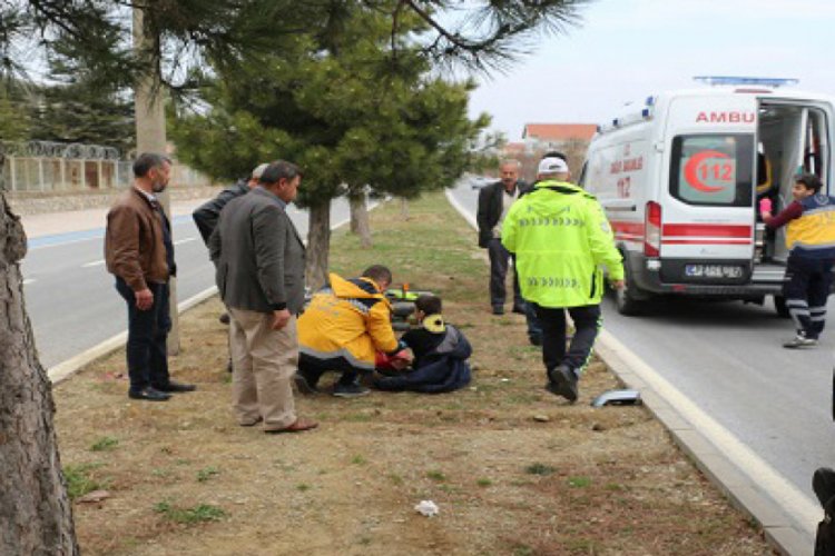 Cipe &ccedil;arpan motosikletteki Mevl&uuml;t &ouml;ld&uuml;, 2 arkadaşı yaralı