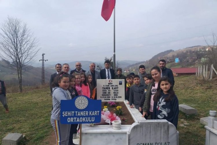 Adını taşıdığı okulun &ouml;ğrencileri kabrini ziyaret etti
