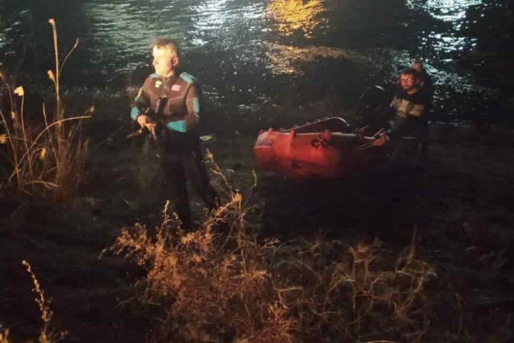 Balık tuttukları nehirde mahsur kalan 3 kişiyi AFAD kurtardı