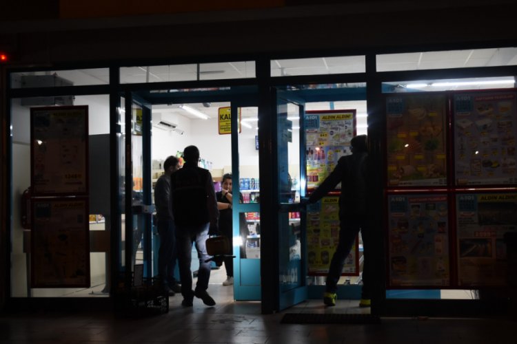 Marketler zincirinde silahlı soygun