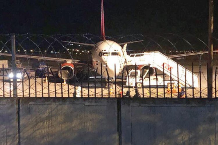 'Yolcusuzum' diyerek u&ccedil;tu, 57 yolcu karantinaya alındı!