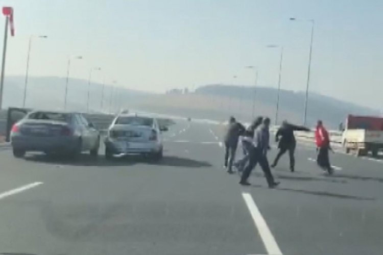 Kaza sonrası tekme ve yumrukların havada u&ccedil;uştu