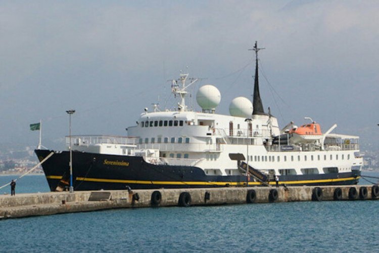 Alanya'ya rota dışı demirledi