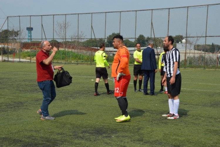 Sağırlar Ligi'nde 5 kırmızı kart &ccedil;ıktı, ma&ccedil; tatil edildi
