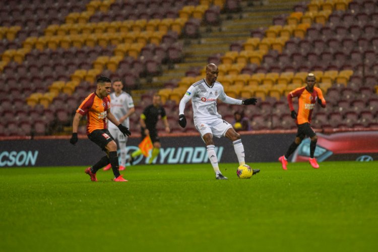 Derbinin ilk yarısı gols&uuml;z bitti