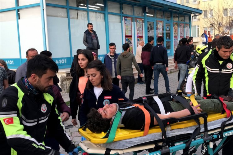 Muğla'da motosiklet yayaya &ccedil;arpt