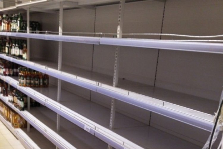 Ruslar marketlerde gıda &uuml;r&uuml;n&uuml; bırakmadı