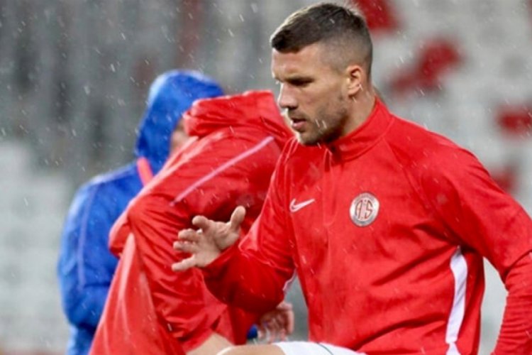Lukas Podolski: "&Ccedil;ok g&uuml;zel bir &uuml;lkeniz var, corona vir&uuml;s&uuml;..."