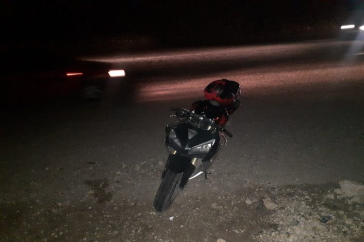 Otomobil ile &ccedil;arpışan motosiklet s&uuml;r&uuml;c&uuml;s&uuml; ağır yaralandı
