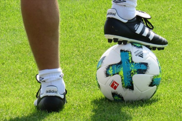 Almanya'da futbol karşılaşmaları koronavir&uuml;s sebebiyle askıya alındı
