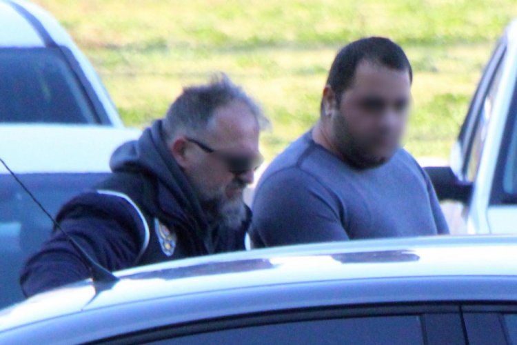 Otomobilde 13 kilo esrarla yakalanan ş&uuml;pheli adliyede