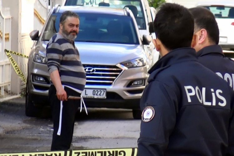 Babasını &ouml;ld&uuml;r&uuml;p annesini yaraladı, bacağından vurularak yakalandı