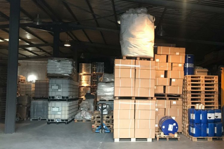 Karşılıksız &ccedil;ekle 4 milyon 200 milyon liralık &uuml;r&uuml;n aldılar