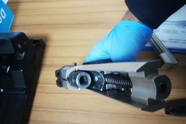 Ş&uuml;pheli ara&ccedil;tan tabanca ve sopa &ccedil;ıktı