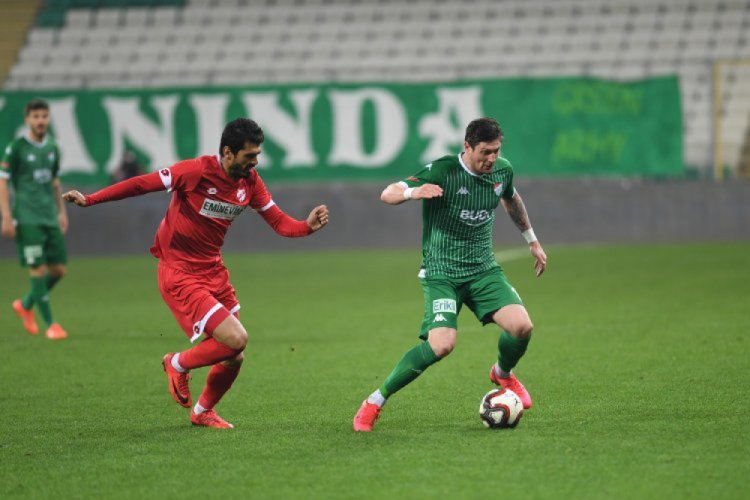 Bursaspor şampiyonluk iddiasını s&uuml;rd&uuml;r&uuml;yor