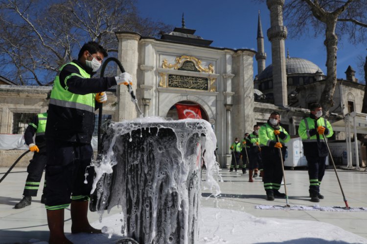 Korona vir&uuml;s&uuml;ne sabunlu k&ouml;p&uuml;kl&uuml; &ouml;nlem