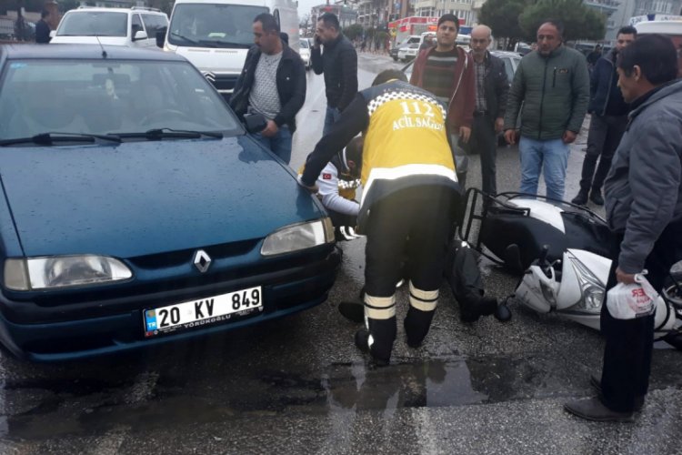 Otomobil ile motosiklet &ccedil;arpıştı: 1 yaralı