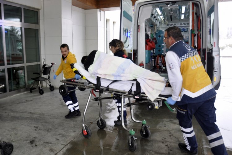 11 yaşındaki &ccedil;ocuk 16 yaşındaki kuzenini bı&ccedil;akladı