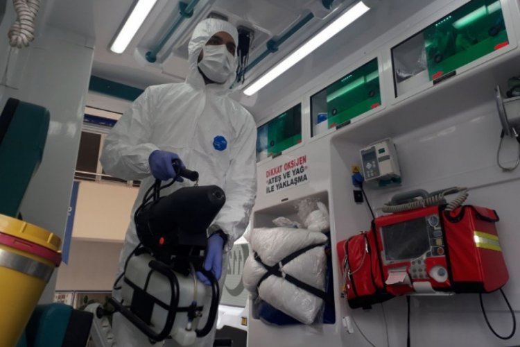 Riskli hasta taşıyan ambulanslar dezenfekte ediliyor