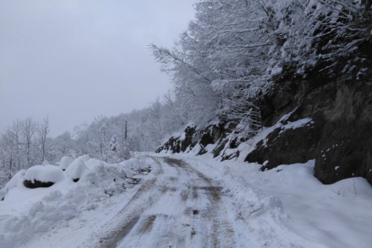 Trabzon'da kardan kapanan t&uuml;m mahalle yolları ulaşıma a&ccedil;ıldı