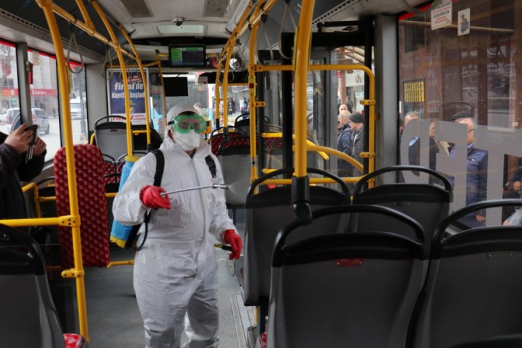 Korona vir&uuml;se karşı vatandaşların kimi tedbirli, kimi &ouml;nemsemiyor