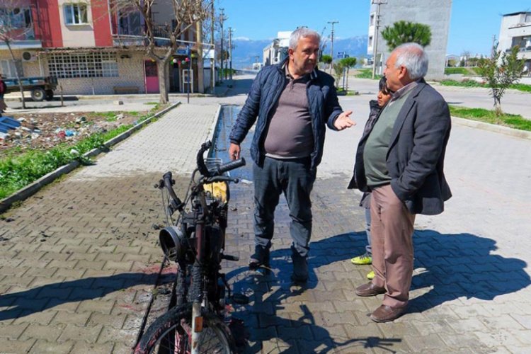 Motosikleti alev aldı, son anda atlayarak kurtuldu
