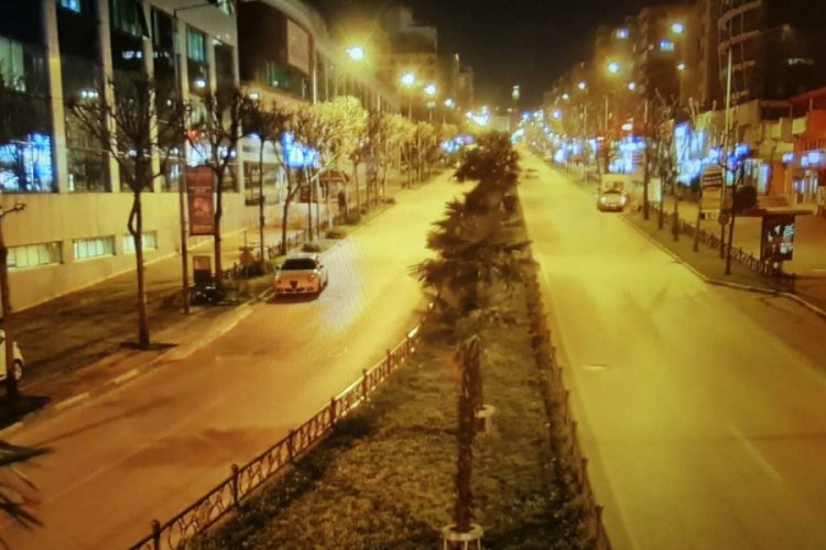 Bursa'da sokaklar bomboş, Bursalılar eve kapandı