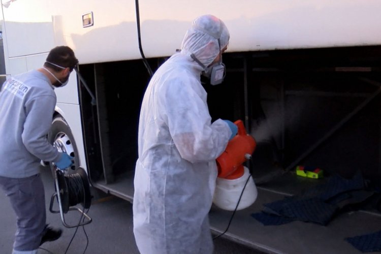 Avrupa'dan gelenleri tahliye eden otob&uuml;sler dezenfekte ediliyor