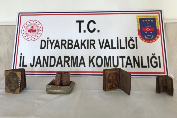 Deri &uuml;zerine yazılı 3 kitap ve ferman ele ge&ccedil;irildi