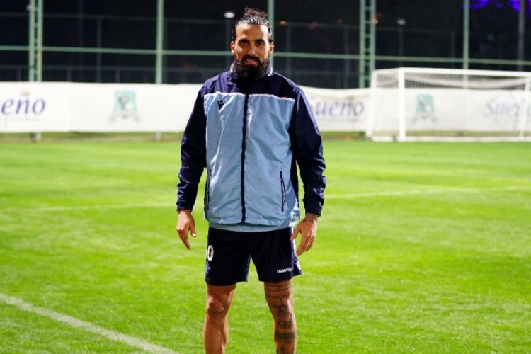 Erkan Zengin: "Futbolu bırakmayı d&uuml;ş&uuml;n&uuml;yorum"