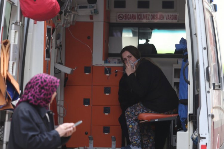 Bursa'da evin &ccedil;atı katında yangın! 2 kişi dumandan etkilendi