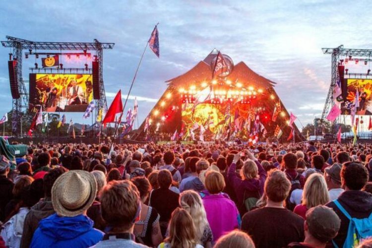 Glastonbury festivaline 'Corona Vir&uuml;s&uuml;' engeli