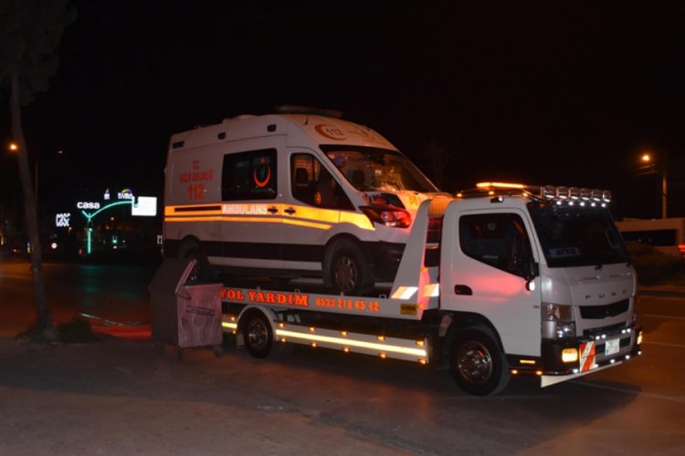 Ambulansın &ccedil;arptığı &ccedil;ift &ouml;ld&uuml;, s&uuml;r&uuml;c&uuml; serbest