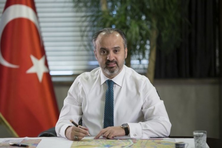 Bursa B&uuml;y&uuml;kşehir Belediye Başkanı Aktaş'dan 16 okula kestane şekeri