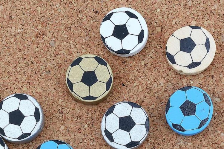 Bakan Sel&ccedil;uk'un "ilk teneff&uuml;s" a&ccedil;ıklamasına futbol topu desteği