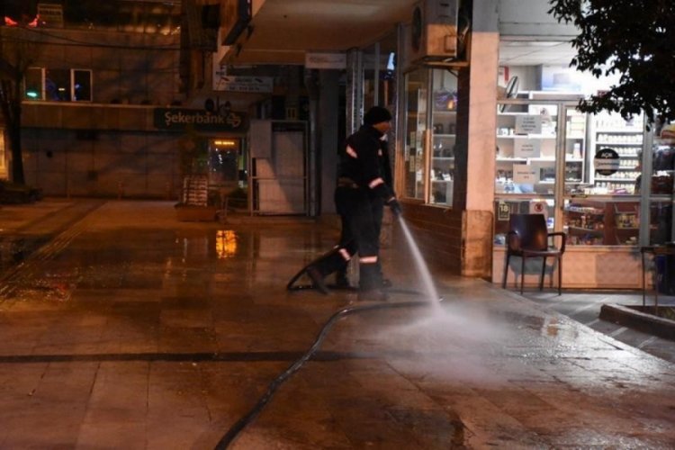 Halkın gezdiği noktalar gece yarısı temizlendi