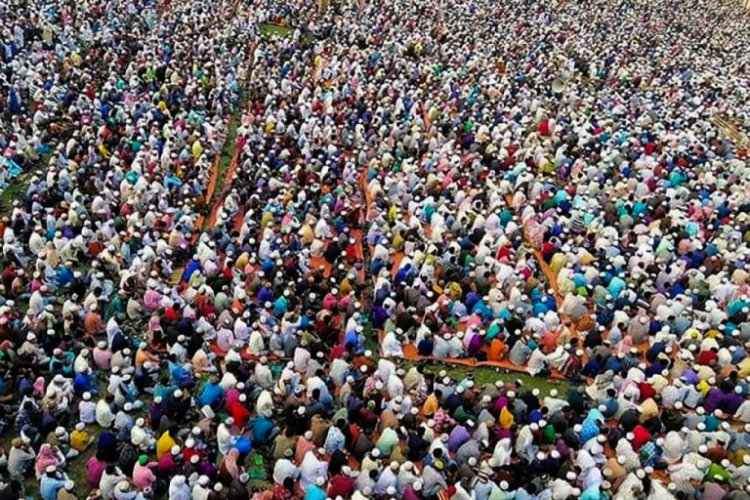 On binlerce kişi 'koronavir&uuml;s duası' i&ccedil;in toplandı!