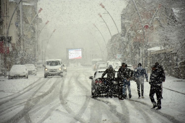 Muş'ta 35 k&ouml;y yolu kardan kapandı