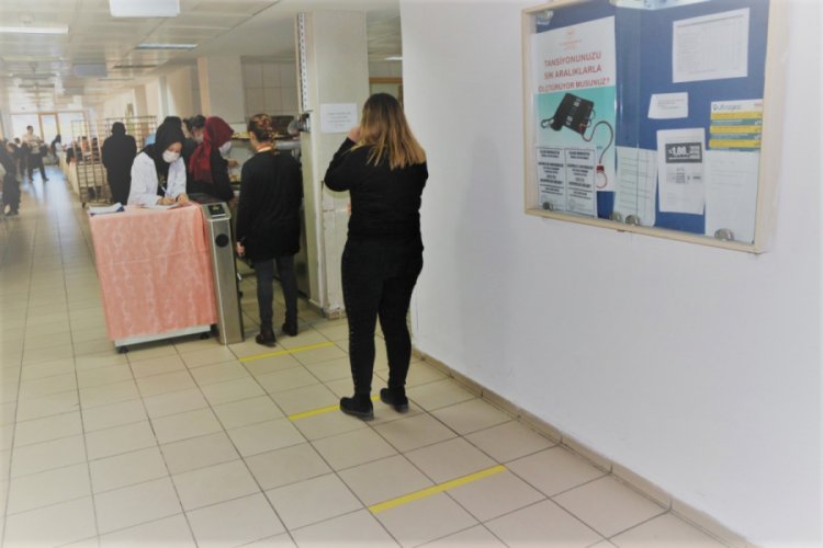 Bursa'daki hastanelerde sosyal mesafe &ouml;nlemi