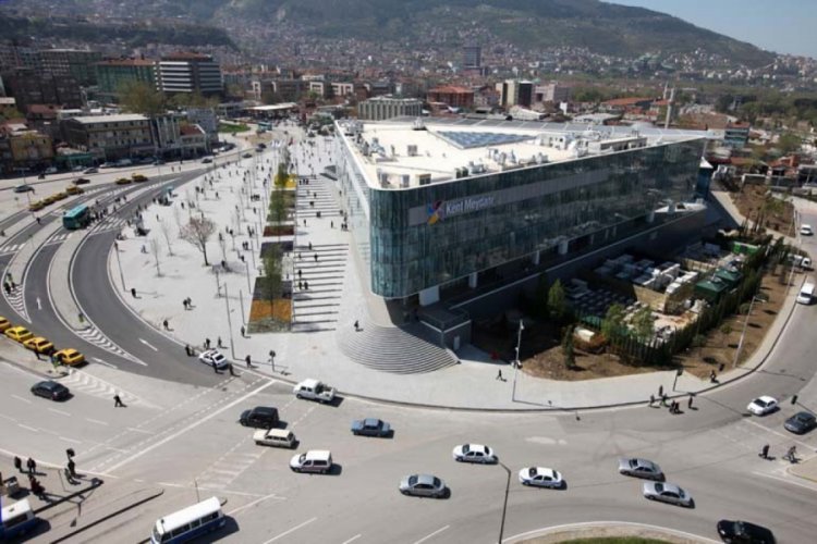 Bursa'da koronavir&uuml;s &ouml;nlemi kapsamında 2 AVM kapattı, 5 AVM de, s&uuml;resini kısalttı