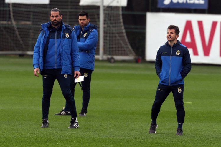 Fenerbah&ccedil;e'de futbolcular antrenmanlarına evden devam edecek