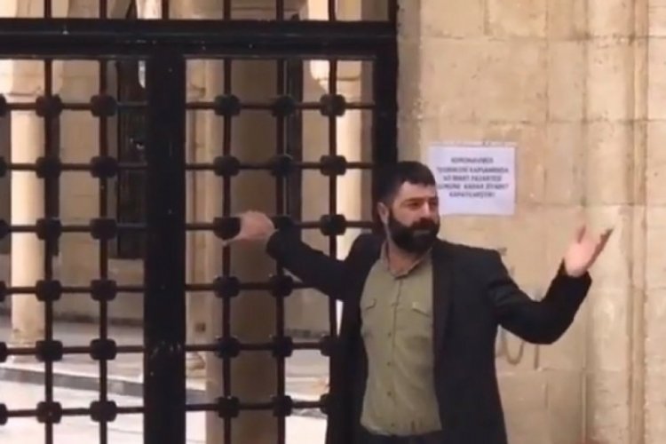 Caminin kapatılmasına tepki g&ouml;steren bir kişi kapıyı kırmak istedi