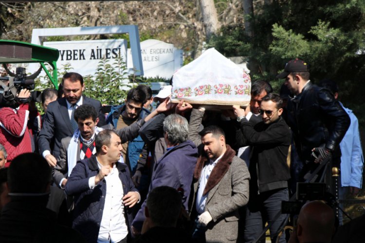 Muhterem Nur son yolculuğuna uğurlandı