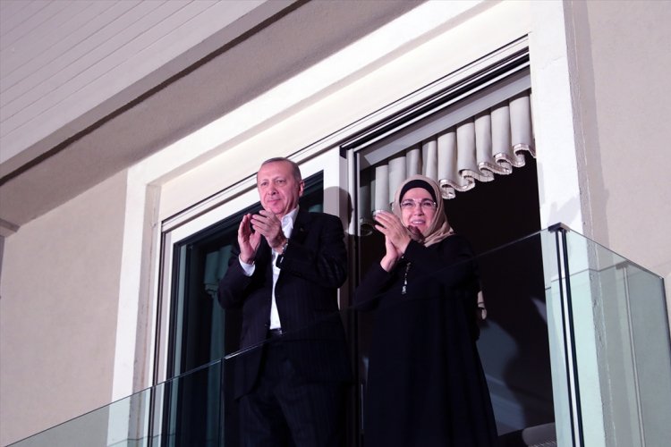 Cumhurbaşkanı Erdoğan ve Emine Erdoğan'dan sağlık &ccedil;alışanlarına destek!