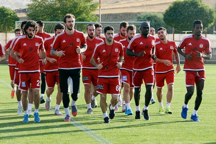 Sivassporlu futbolculara izin