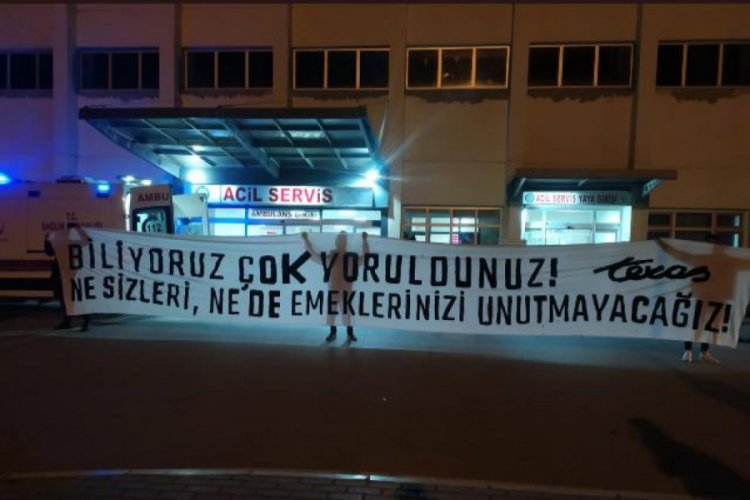 Teksas'tan sağlık &ccedil;alışanlarına pankartlı destek!