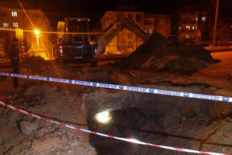 Adıyaman'da iş&ccedil;iler g&ouml;&ccedil;&uuml;k altında kaldı